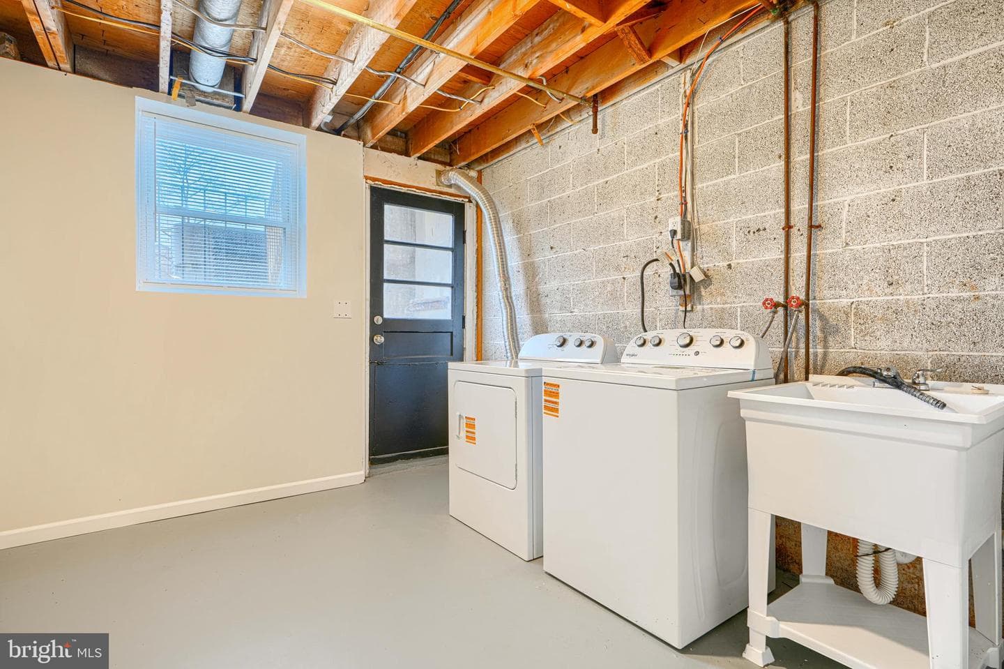 774 Seawall photo 37
