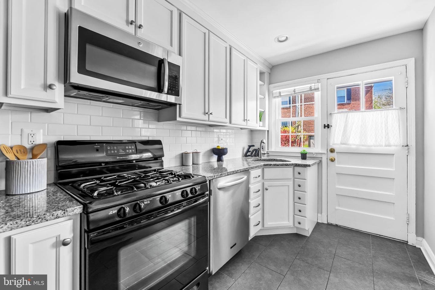 7049 Heathfield Road photo 10