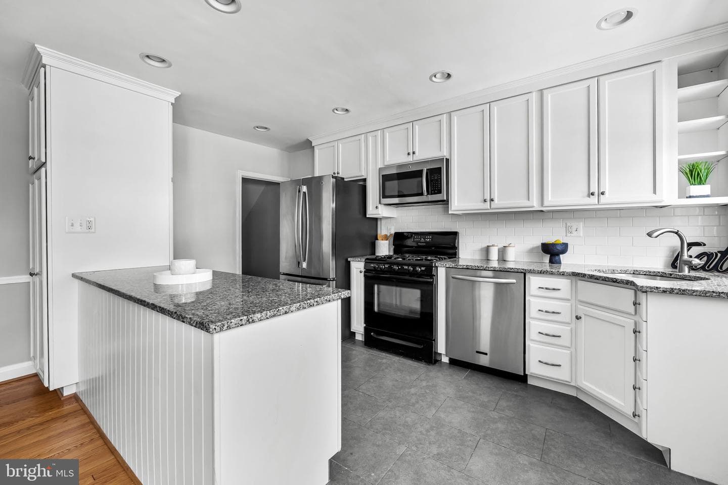 7049 Heathfield Road photo 13
