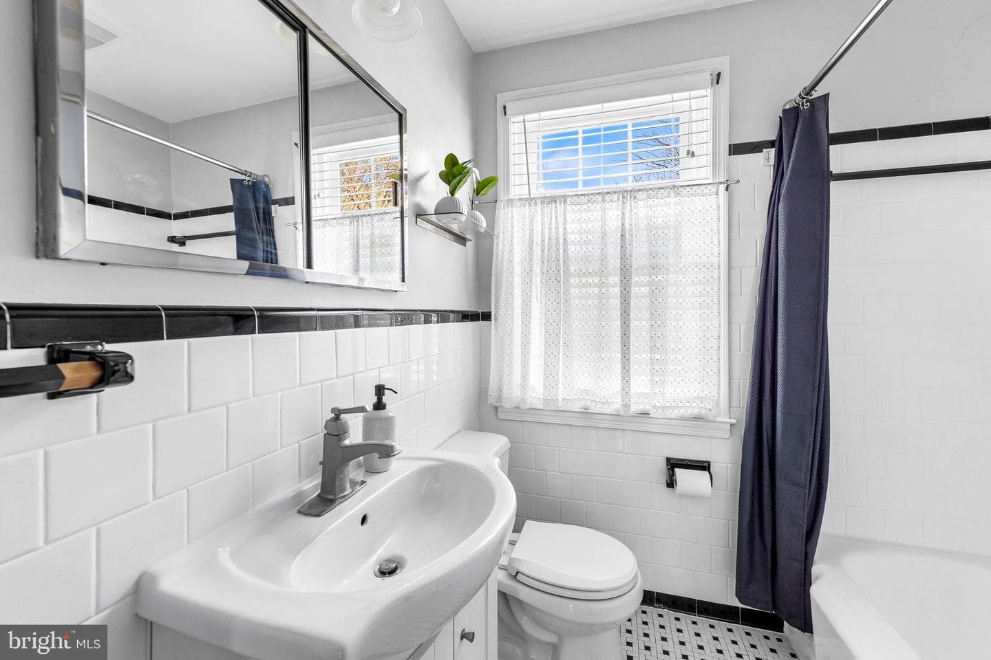 7049 Heathfield Road photo 21