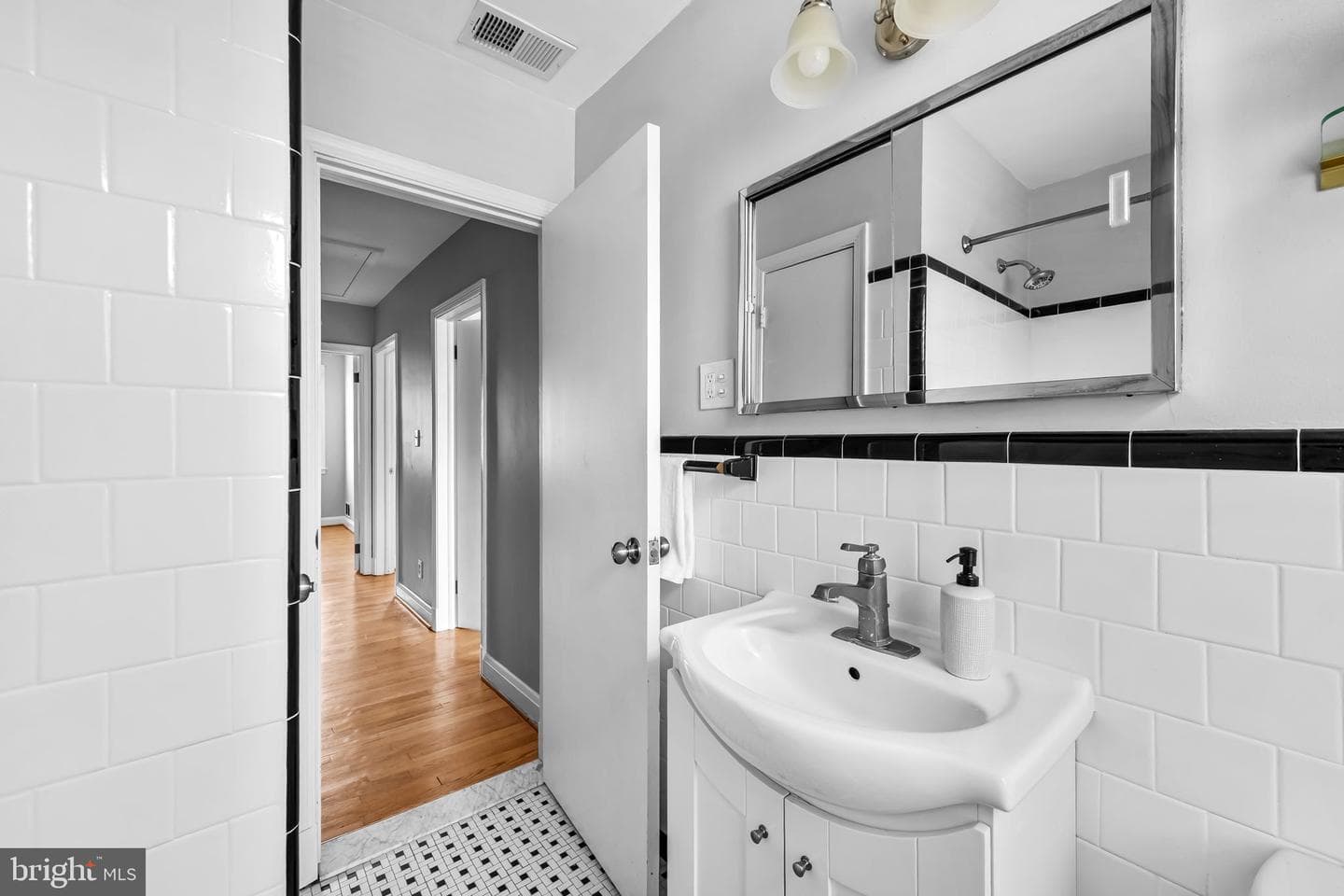 7049 Heathfield Road photo 22