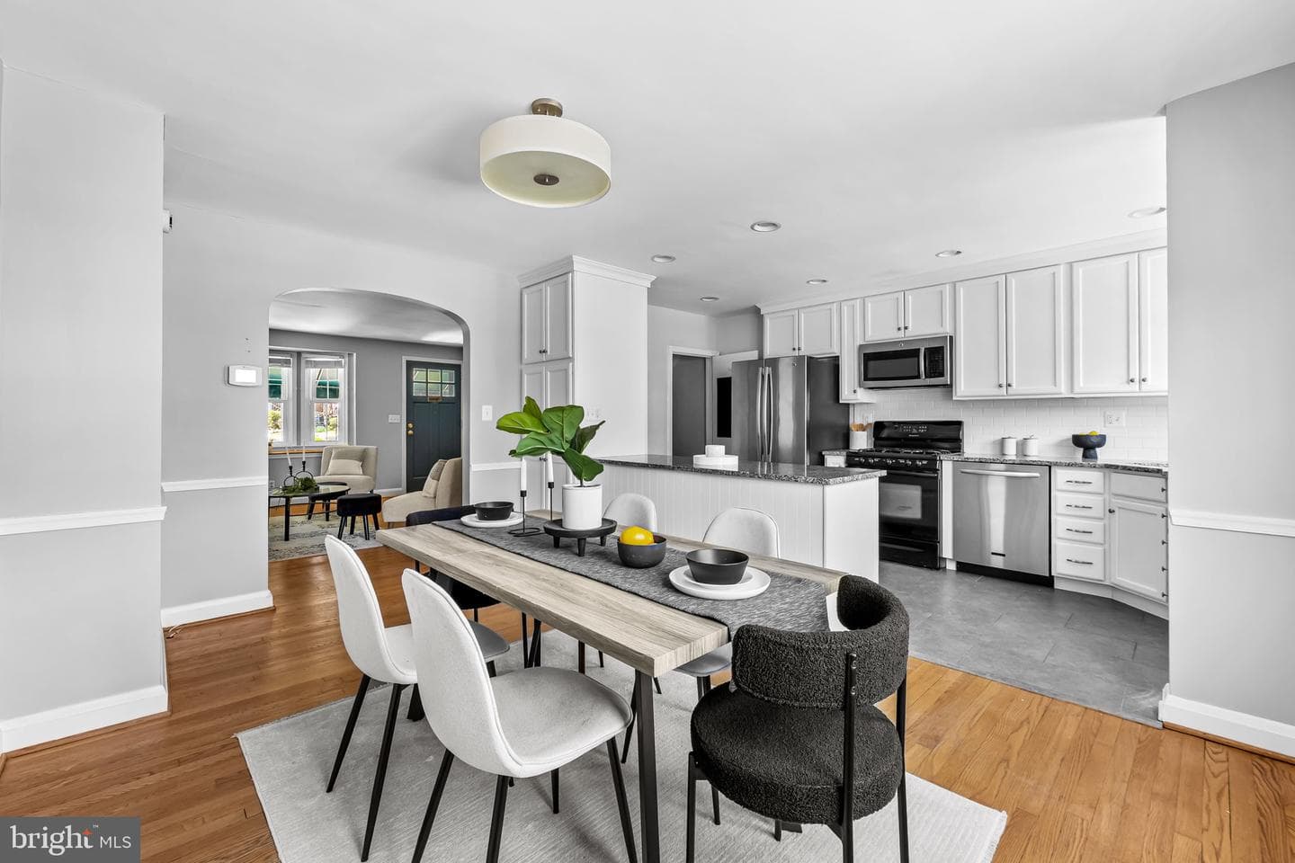 7049 Heathfield Road photo 9
