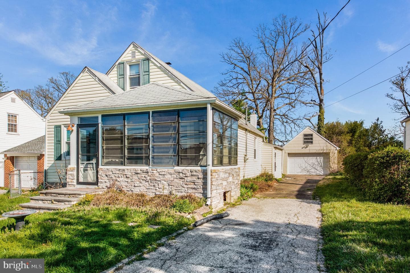1750 Forrest Avenue photo 2
