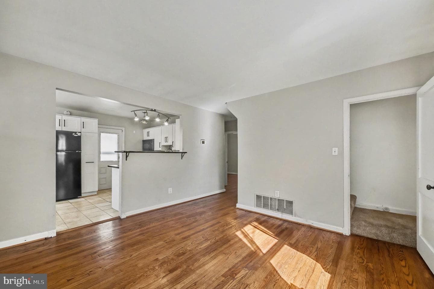 1750 Forrest Avenue photo 8