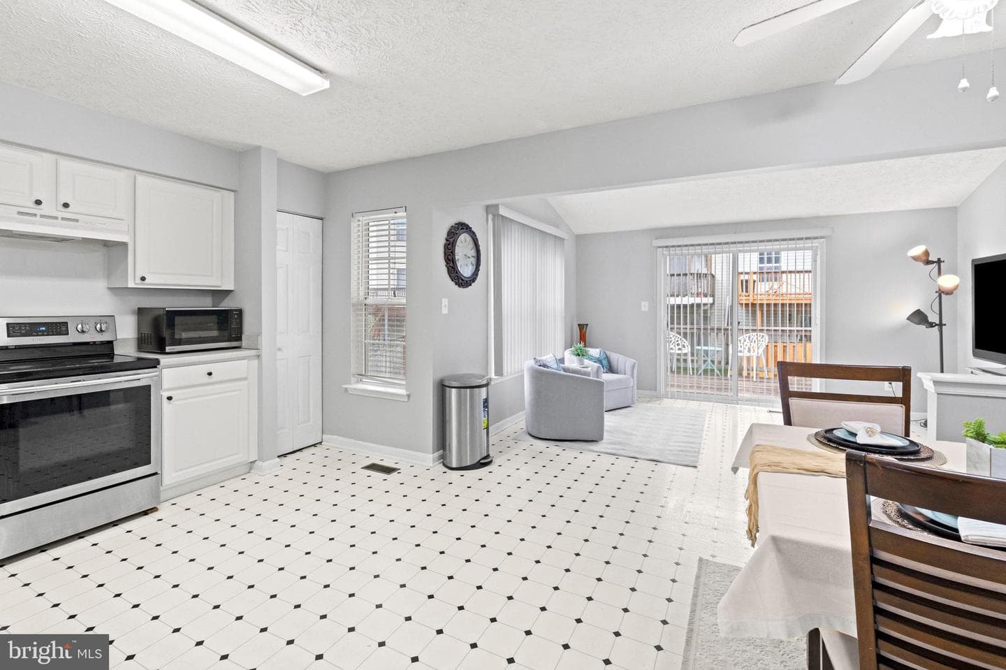 5035 Bridgeford Circle photo 7