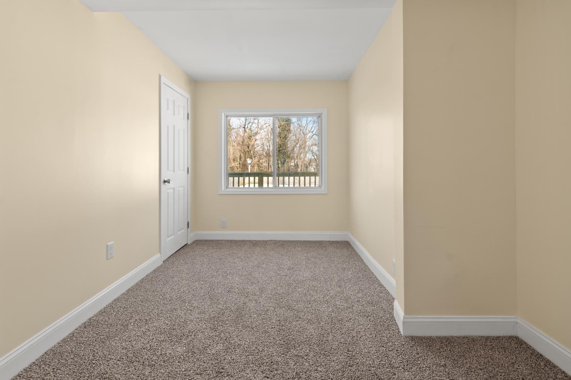 315 Riverside Drive photo 23