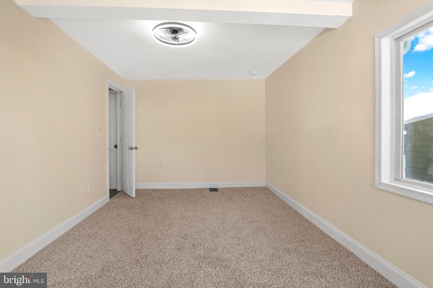315 Riverside Drive photo 26