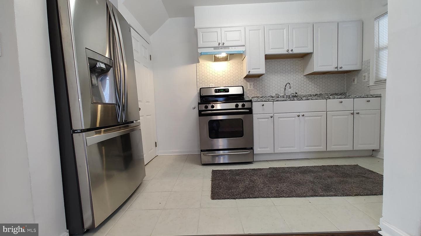 2247 Graythorn Road photo 7