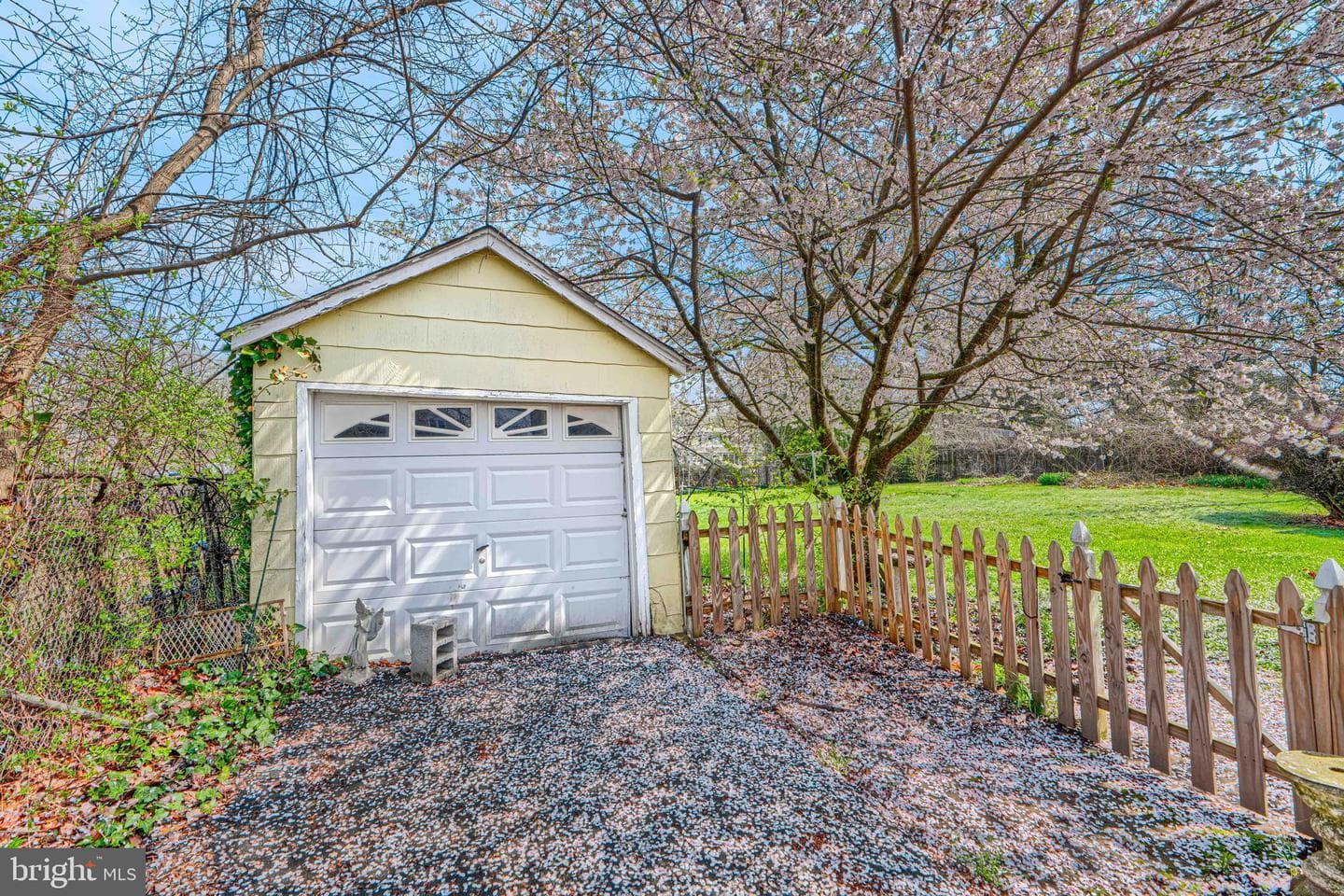 8009 Oakleigh Road photo 28