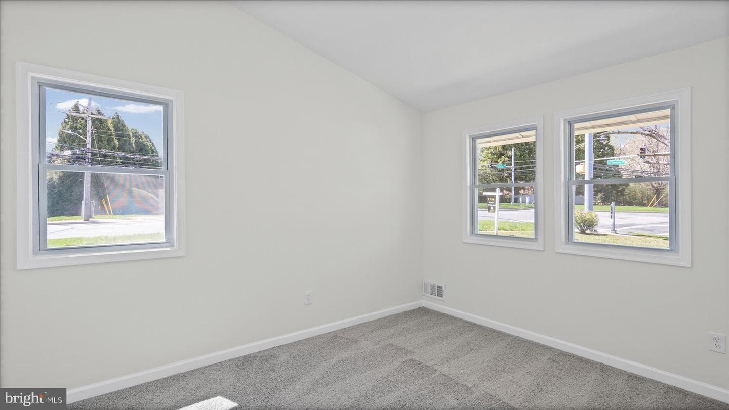 3901 Tiverton Road photo 26