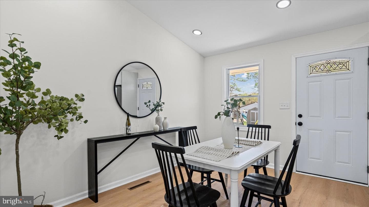 3901 Tiverton Road photo 9