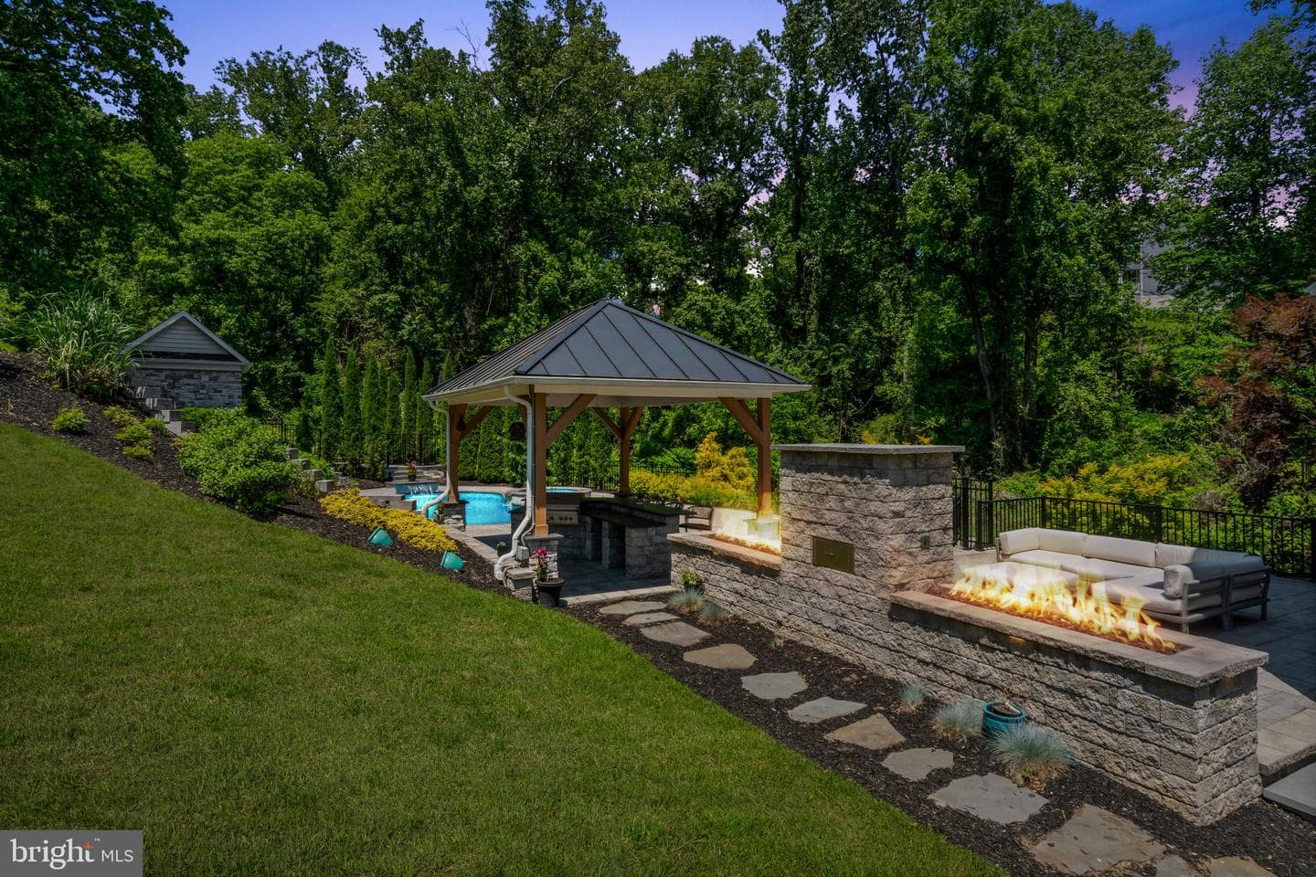 10907 Hollow Road photo 43