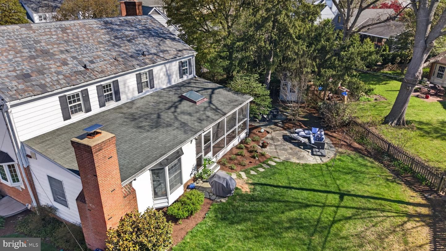 7000 Stoneleigh Court photo 10
