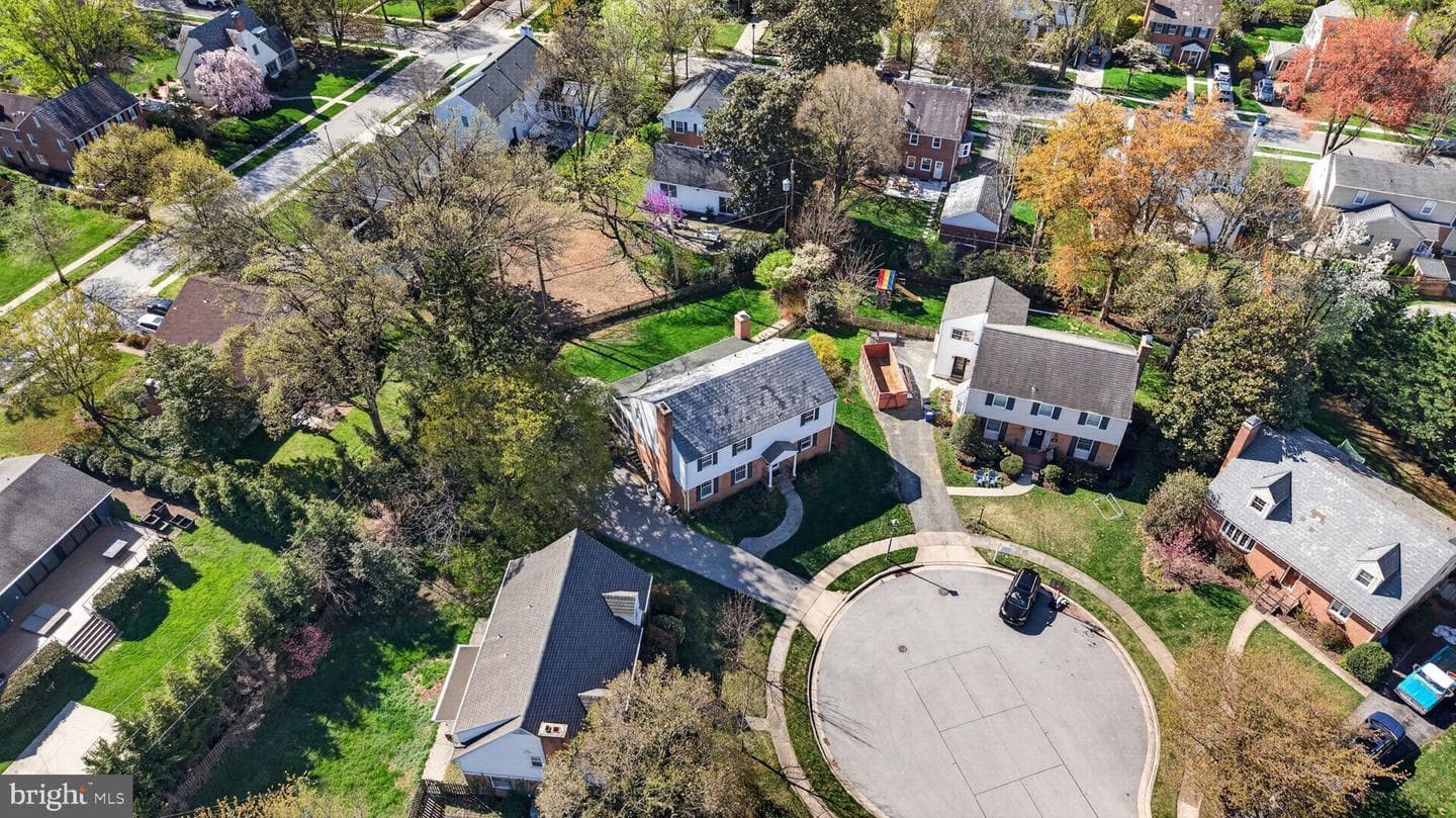 7000 Stoneleigh Court photo 12