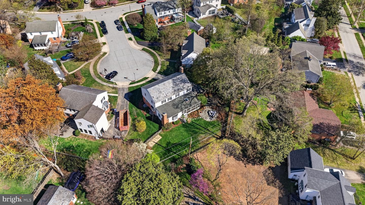 7000 Stoneleigh Court photo 16
