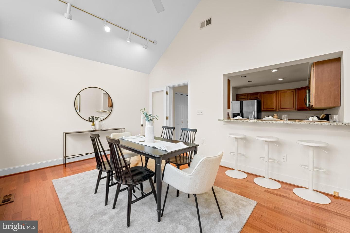 6045 Falls Road photo 11