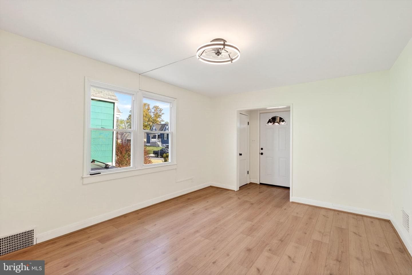 2511 Wentworth photo 2
