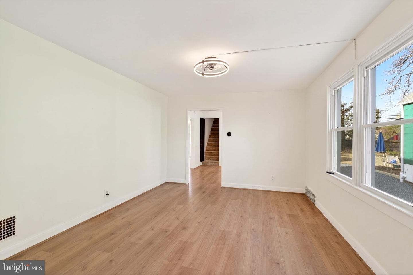 2511 Wentworth photo 3