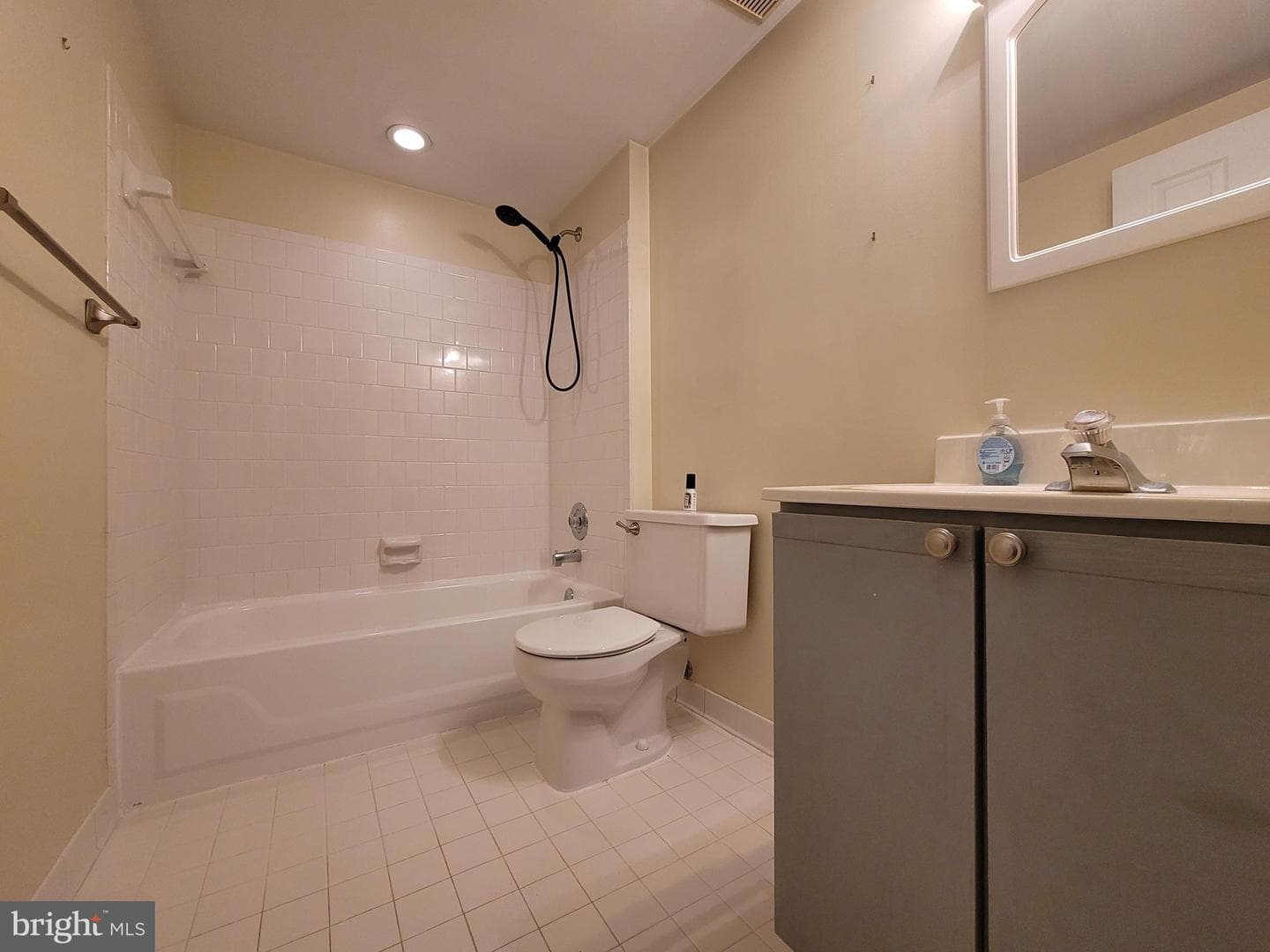 6 Elphin Court #201 photo 18