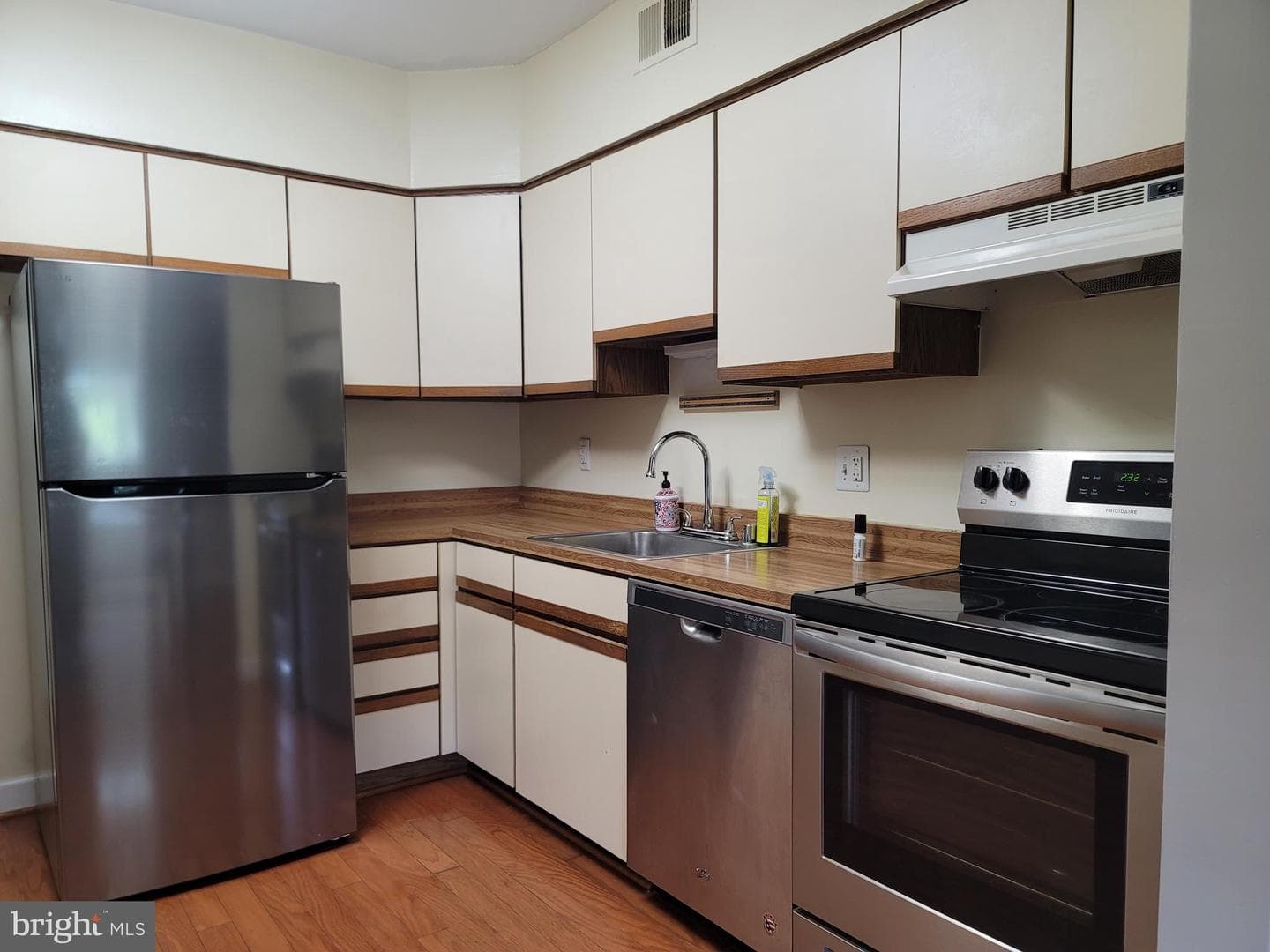 6 Elphin Court #201 photo 3