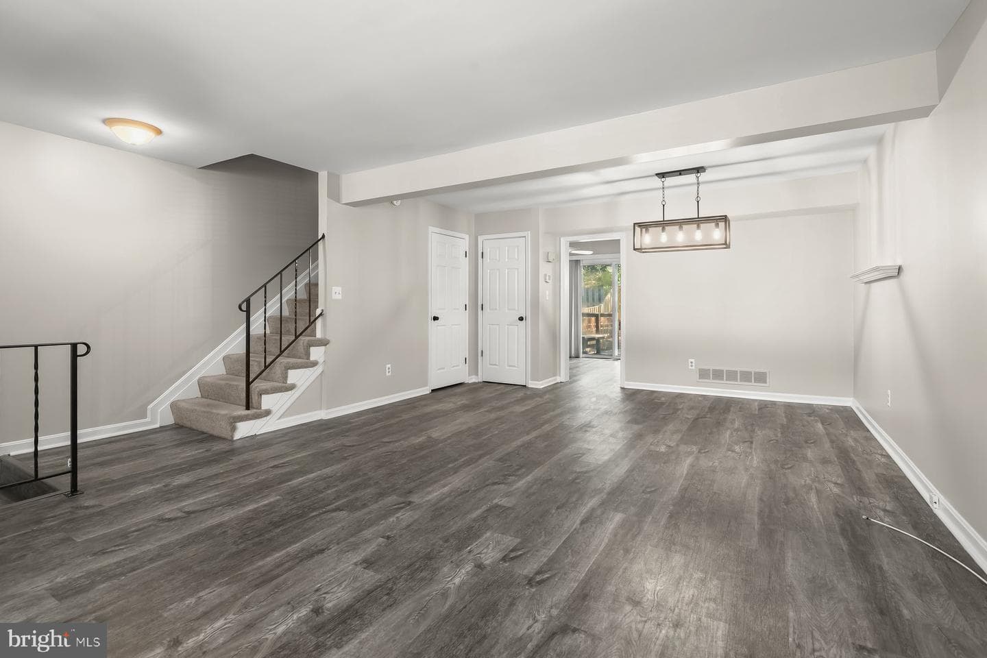 5827 Richardson Mews Square photo 10