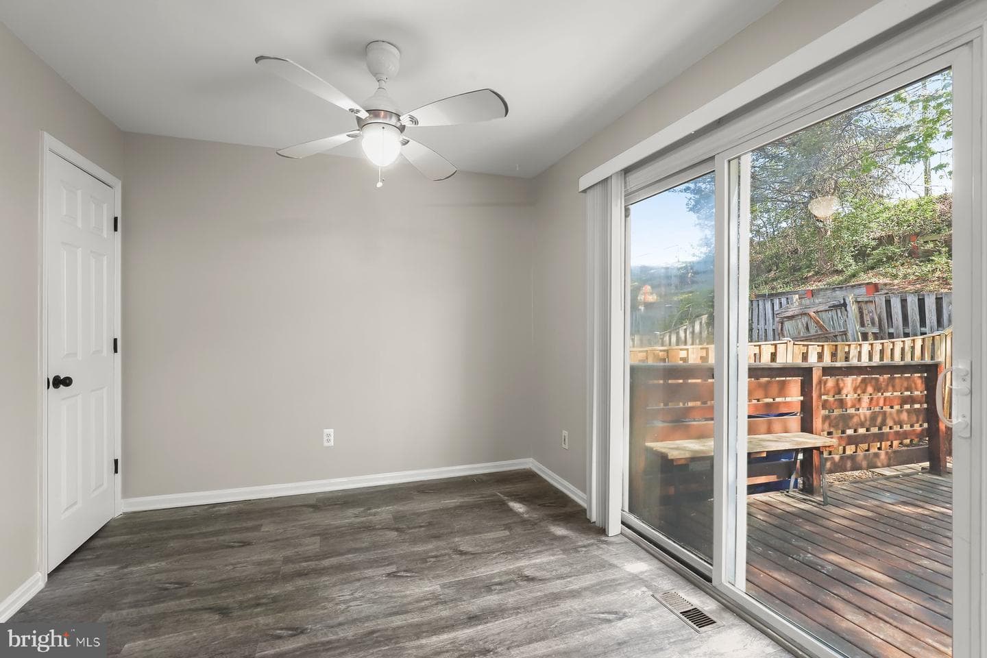 5827 Richardson Mews Square photo 6