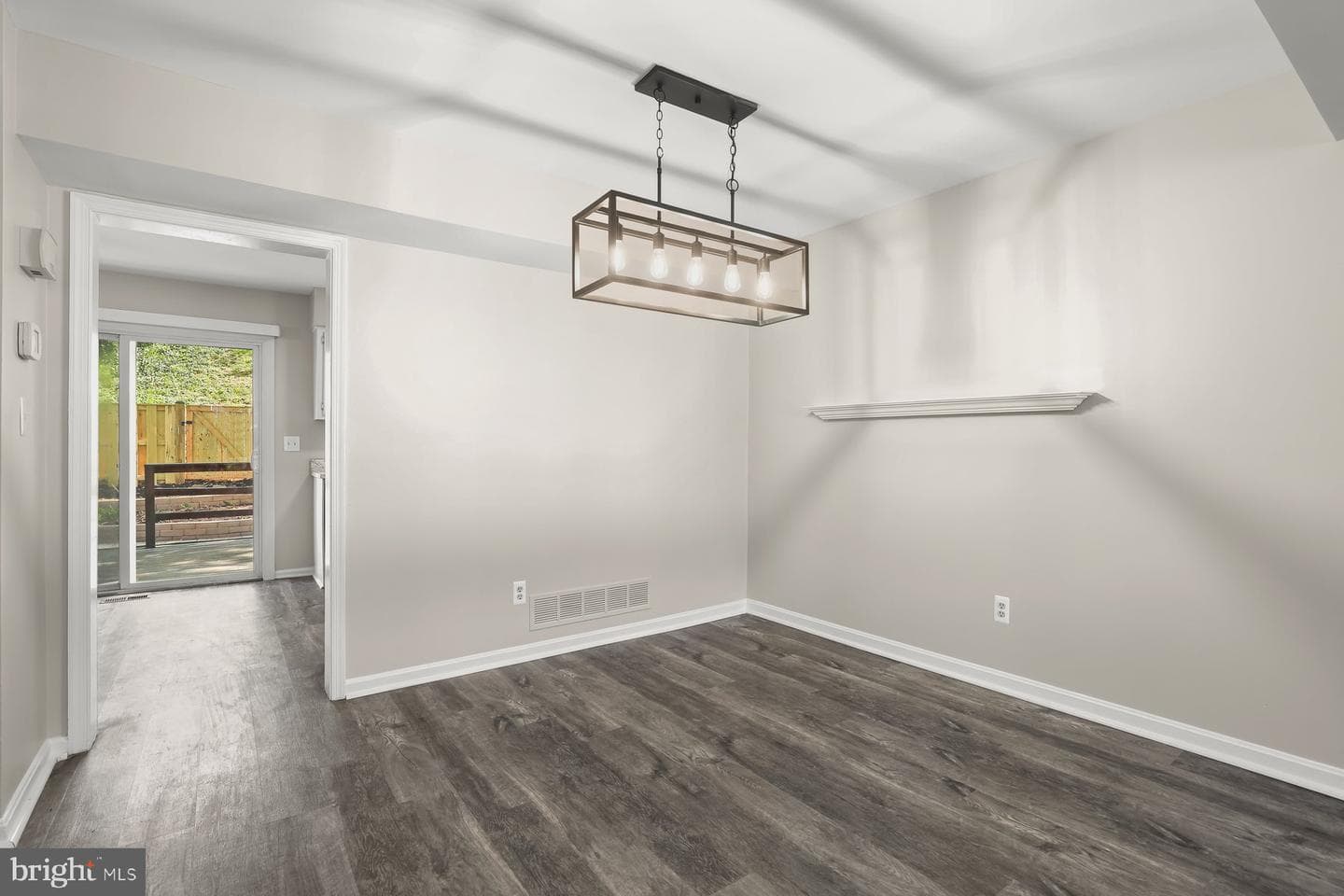 5827 Richardson Mews Square photo 9