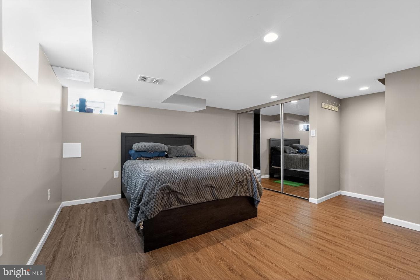237 Riverthorn Road photo 9