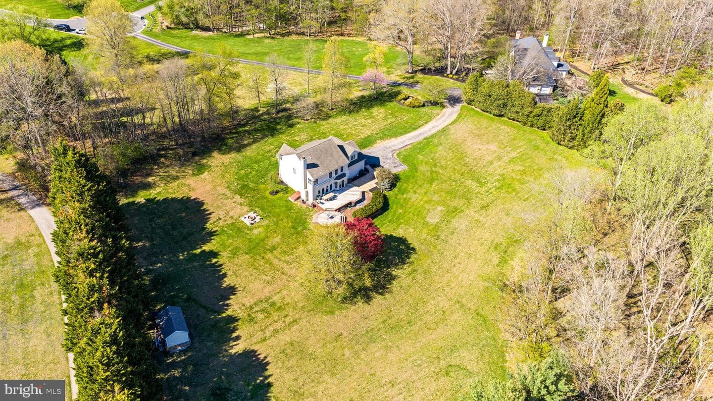 629 Coachmans Way photo 55