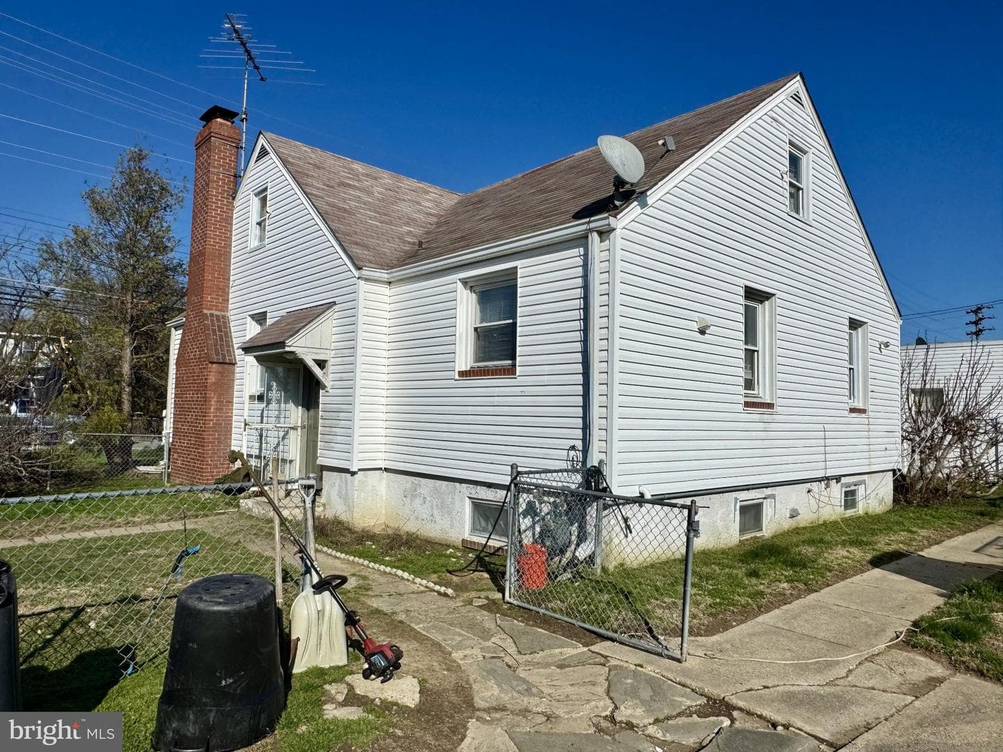 2725 N Point Road photo 3