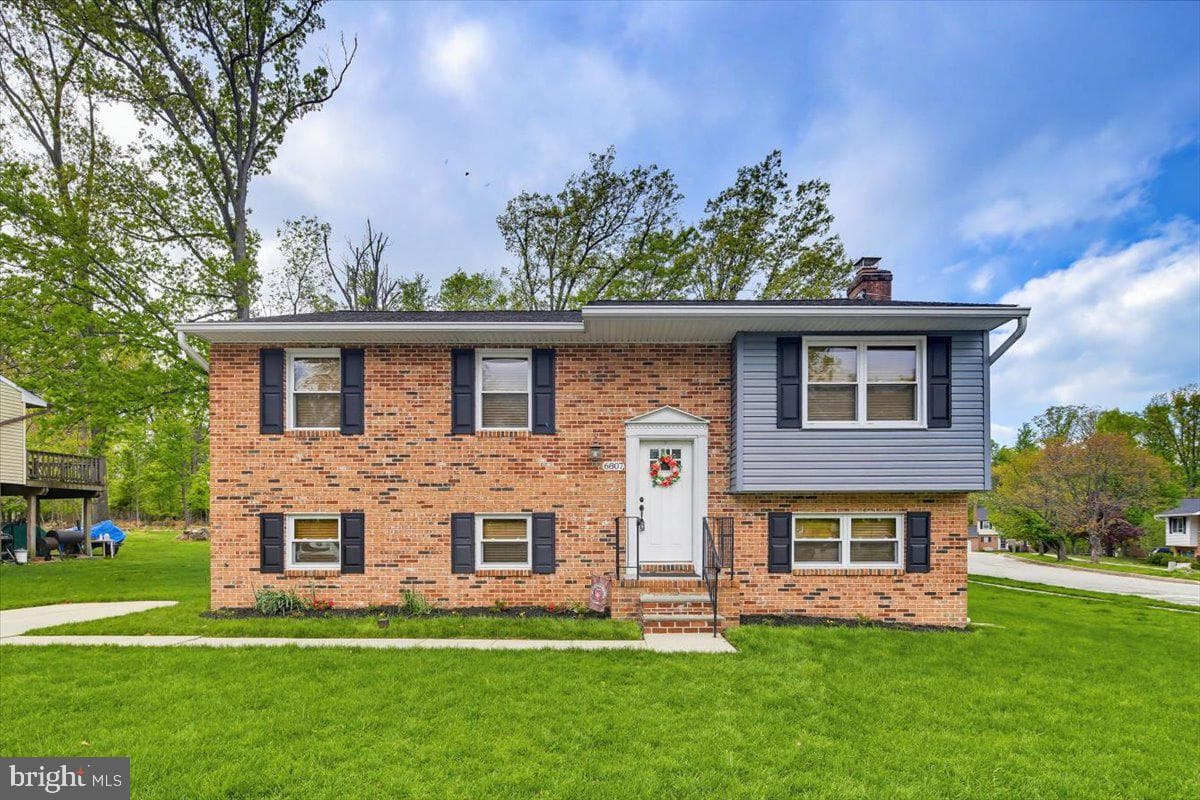 6807 Upper Mills Circle photo 2