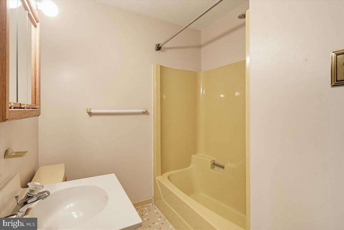 6807 Upper Mills Circle photo 24