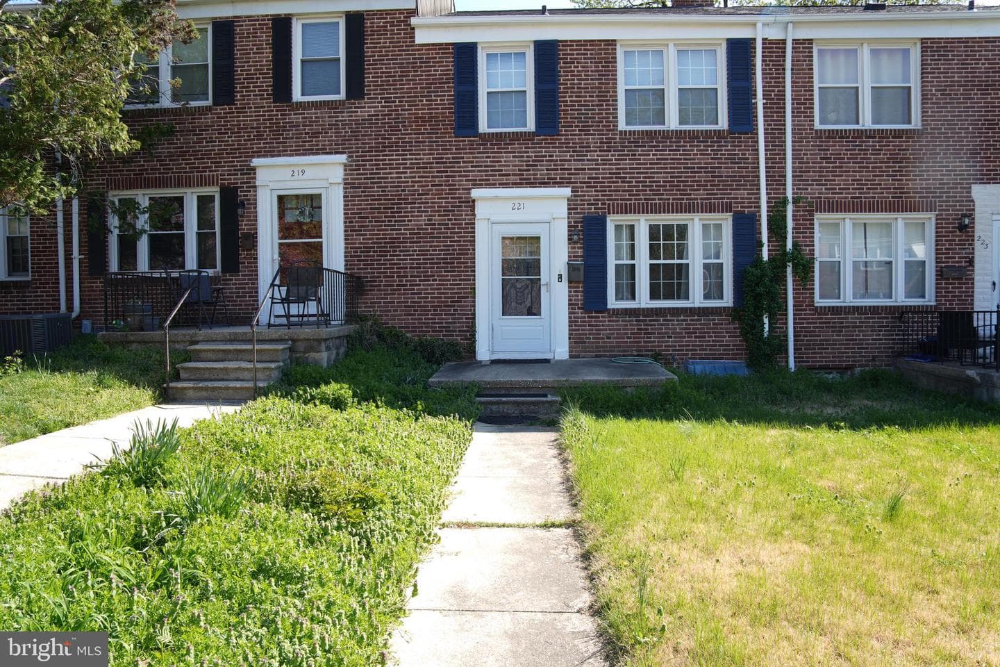 221 E Medwick Garth, Baltimore