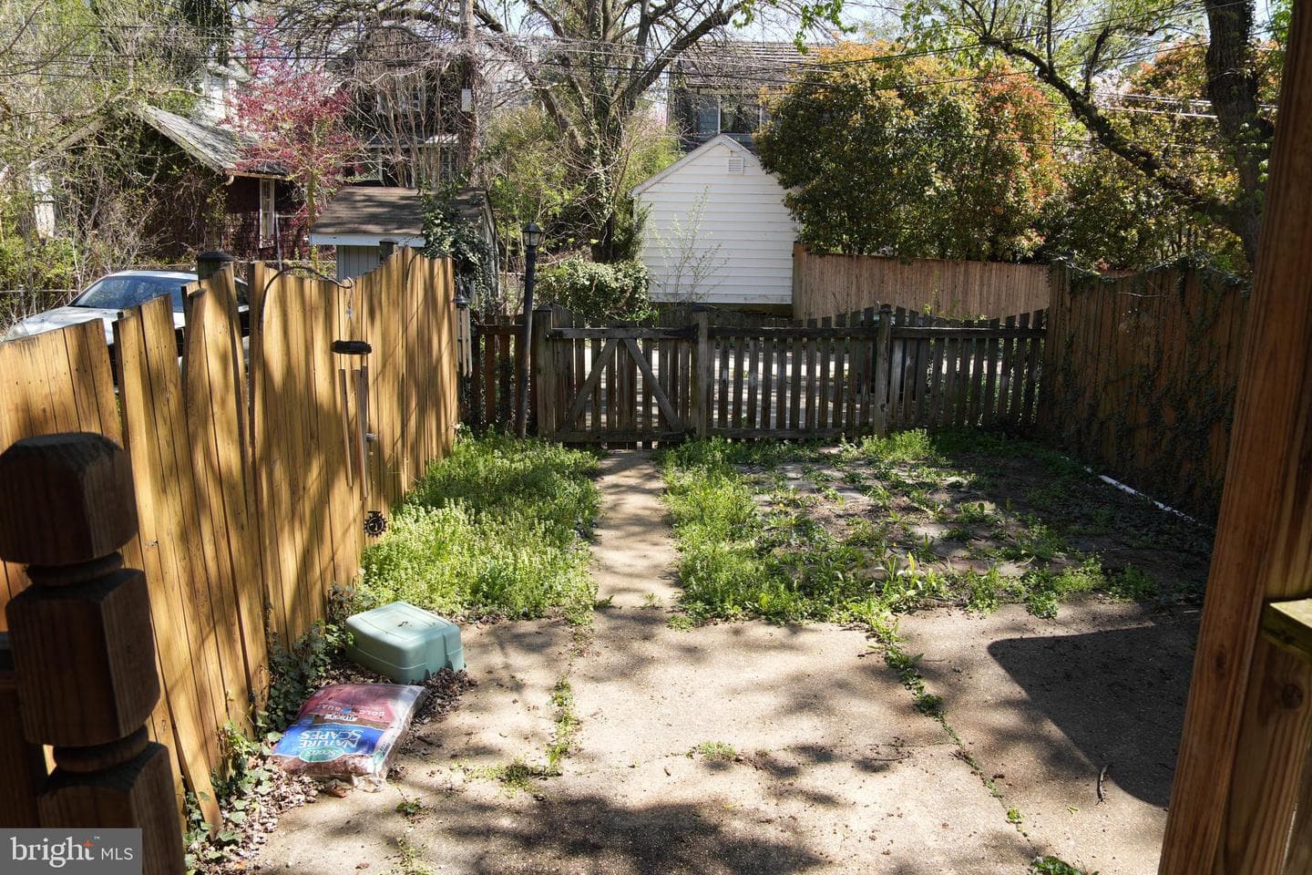 221 E Medwick Garth photo 19