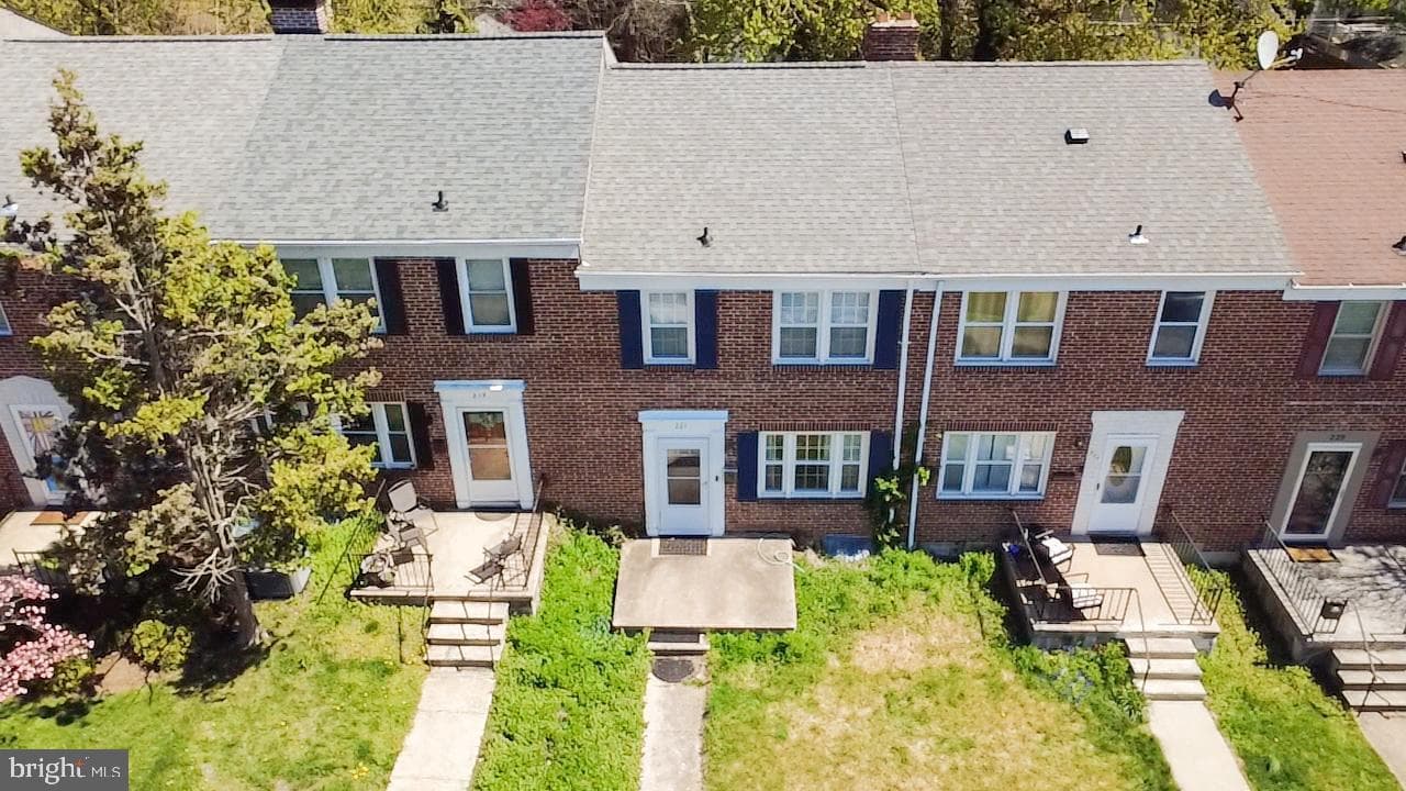 221 E Medwick Garth, Baltimore