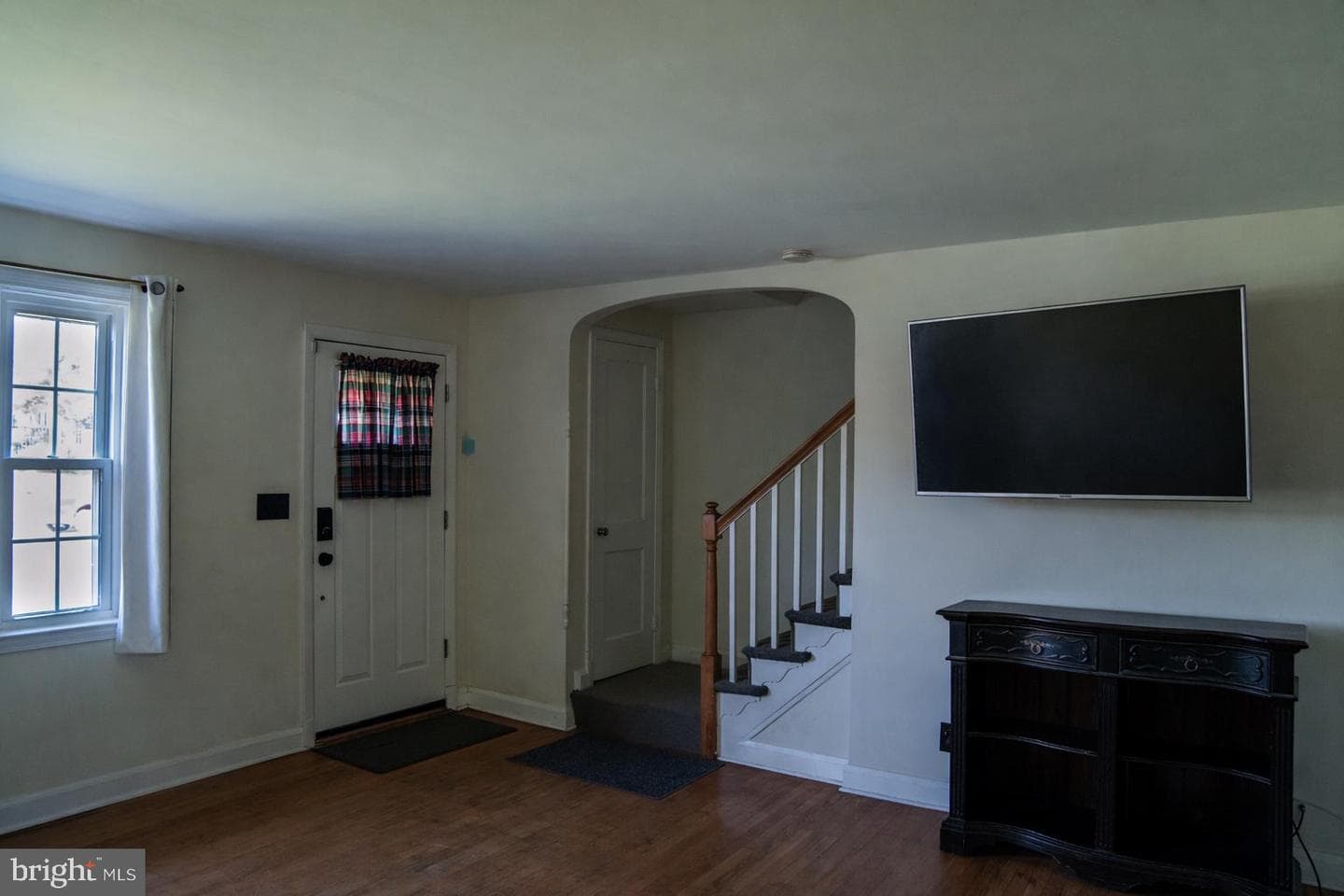 221 E Medwick Garth photo 8