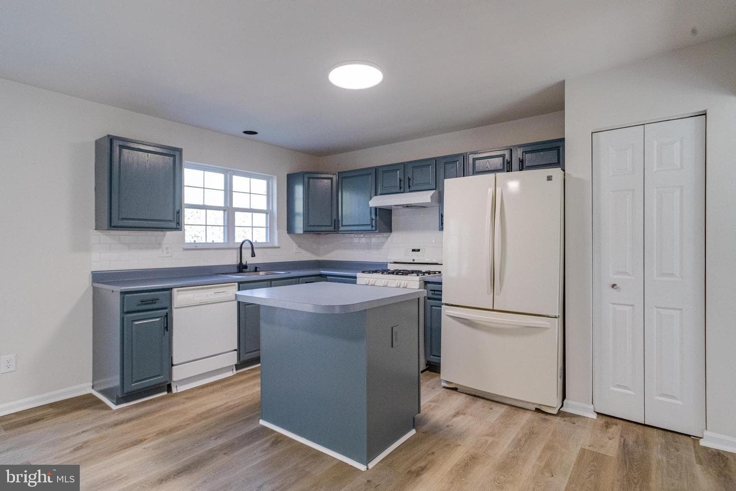 7923 Vernon Avenue photo 11