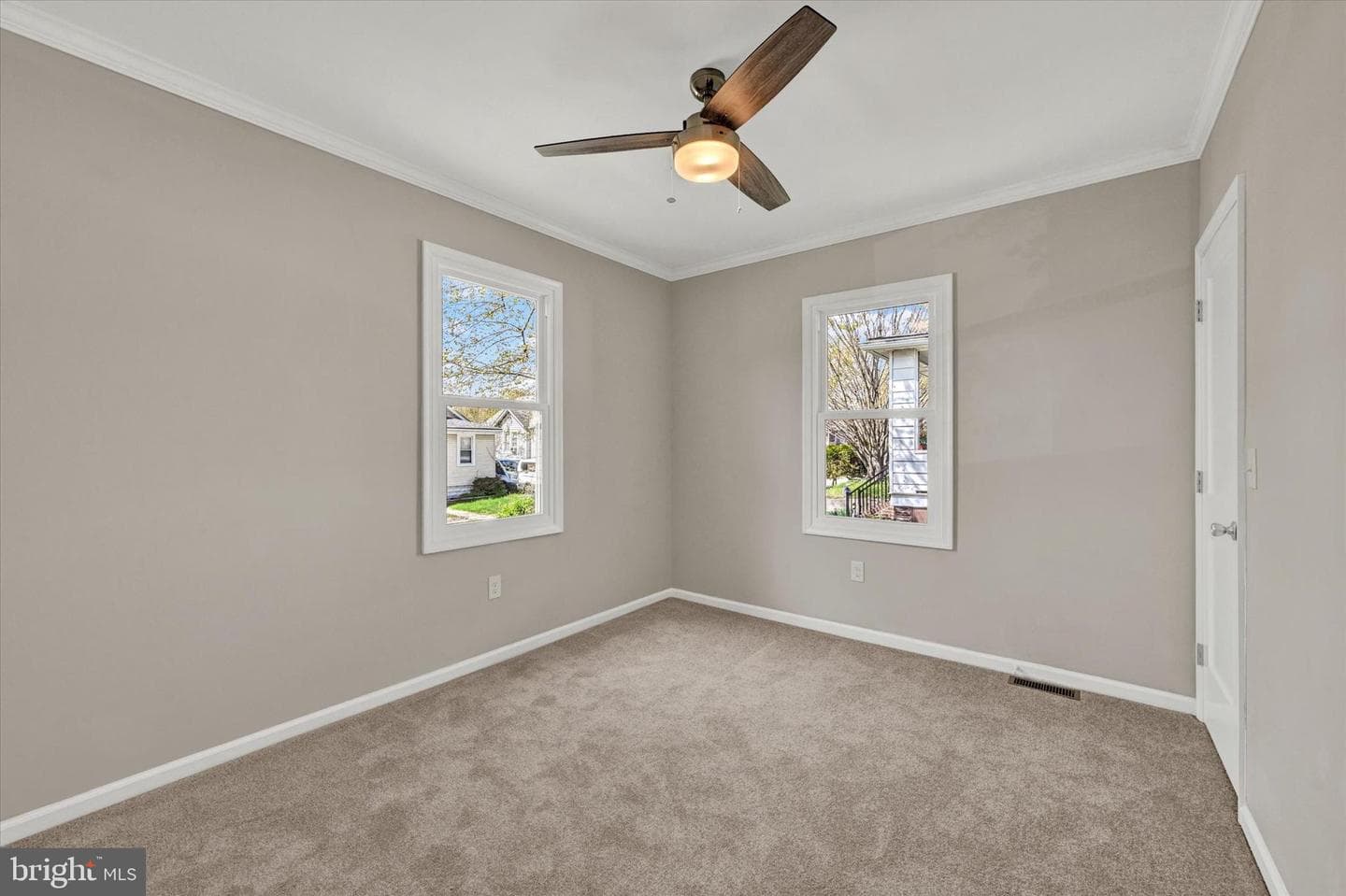 100 Fuller Avenue photo 17