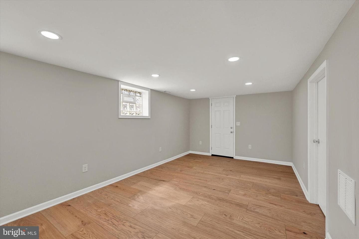 100 Fuller Avenue photo 26