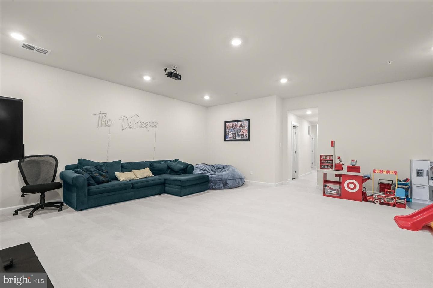 10911 Beckenham Street photo 40