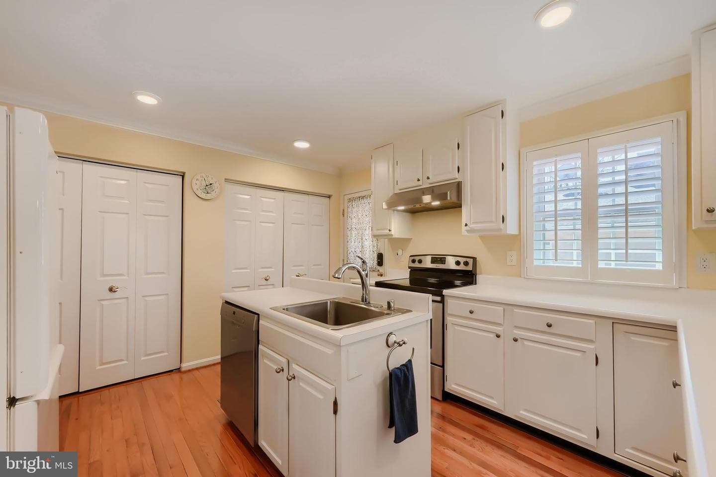 6928 N River Drive photo 9