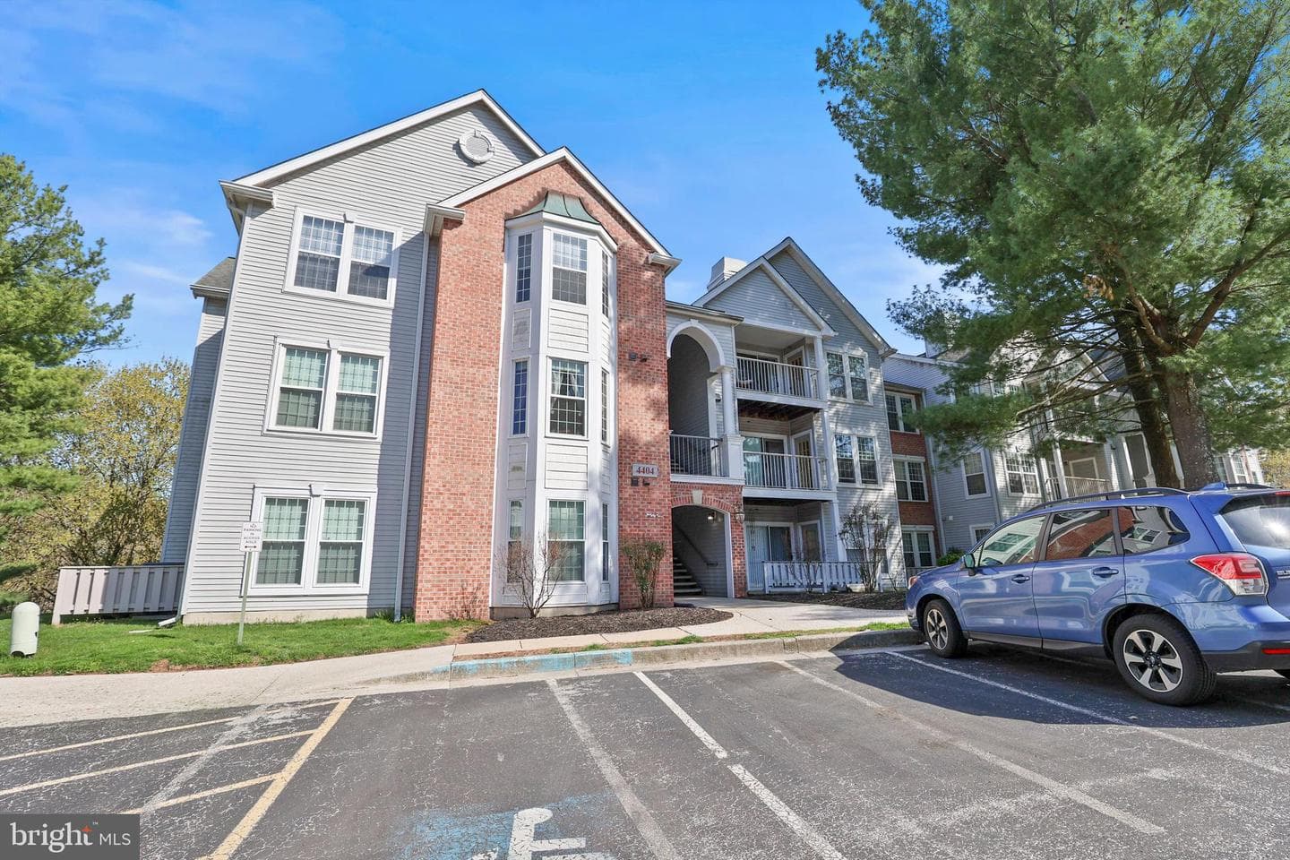4404 Silverbrook Lane #e102
