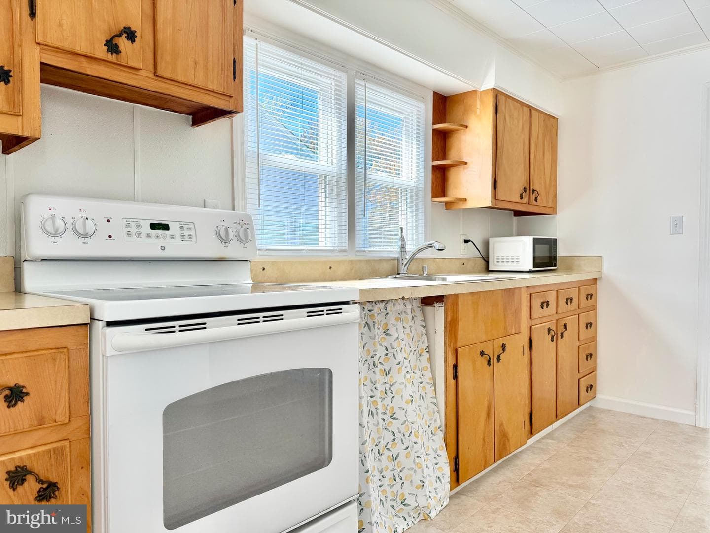 557 Compass Road photo 11