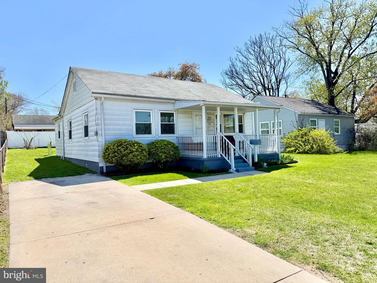 557 Compass Road photo 2