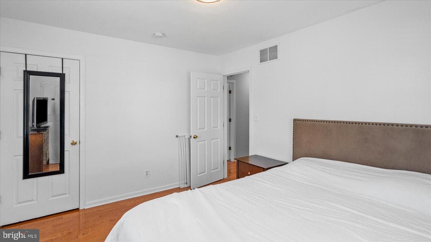 9120 Hinton Avenue photo 26