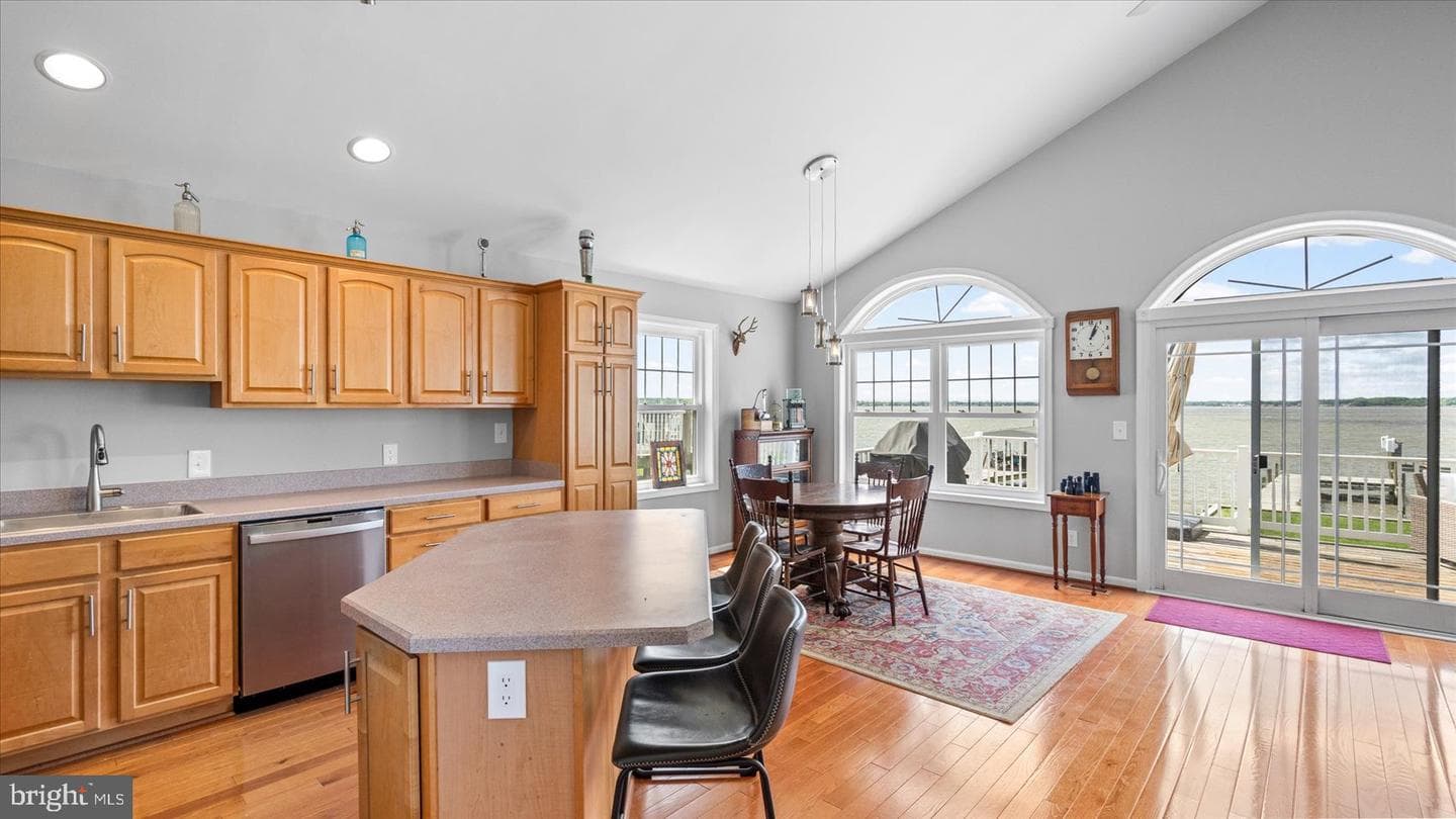 9120 Hinton Avenue photo 7