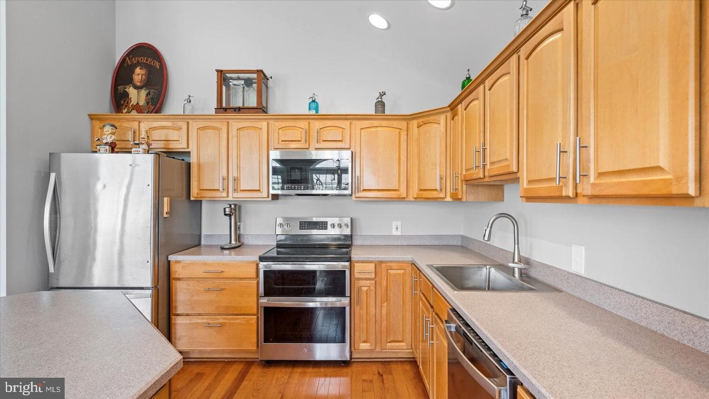 9120 Hinton Avenue photo 8