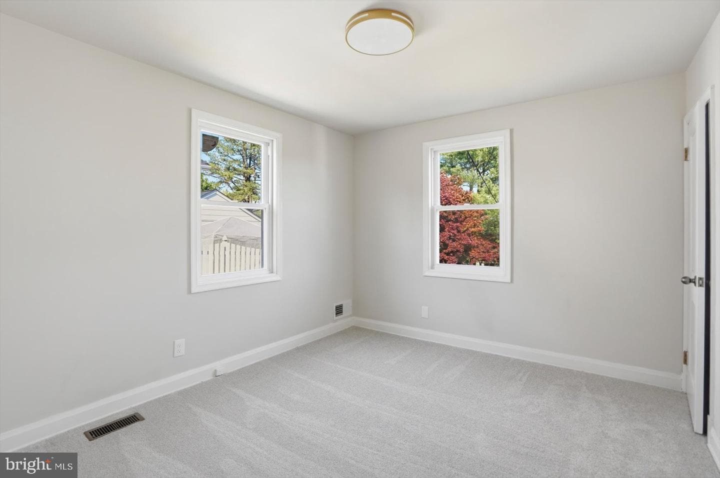 8907 Yvonne Avenue photo 18