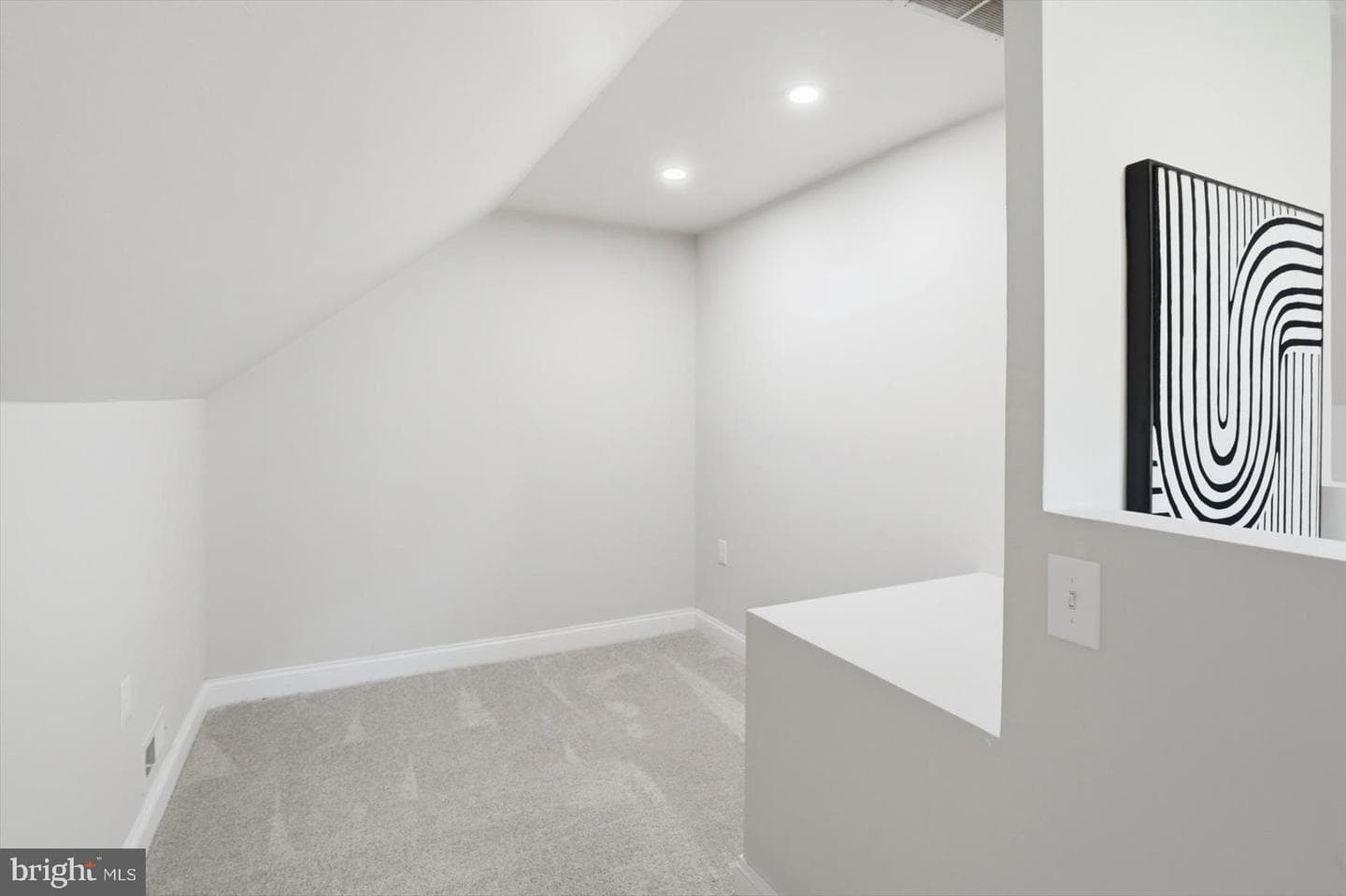 8907 Yvonne Avenue photo 23