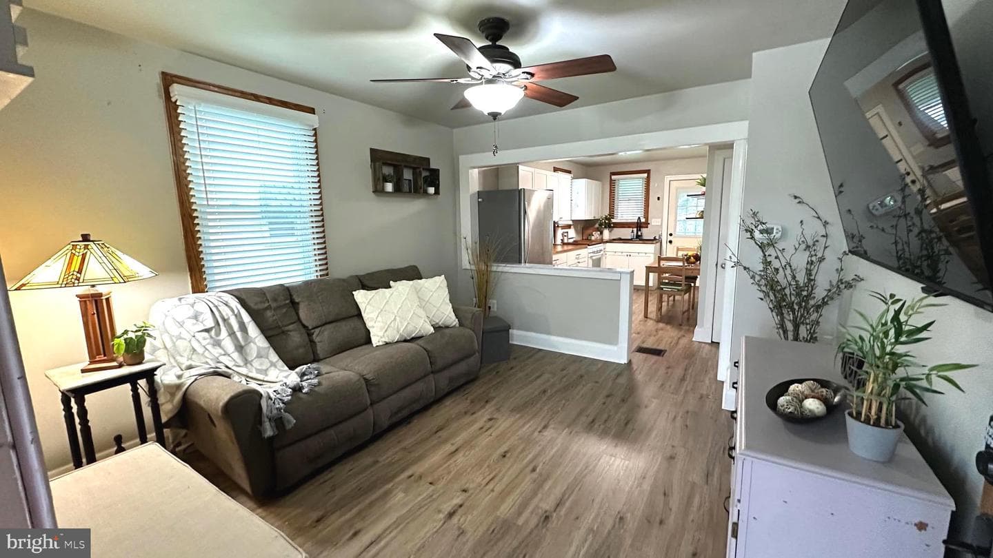 89 Wise Avenue photo 4